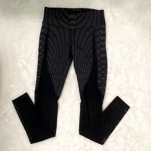 Alo Yoga Black Patterned Mesh Leggings